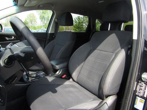 Used 2020 Kia Sorento L FWD image 12