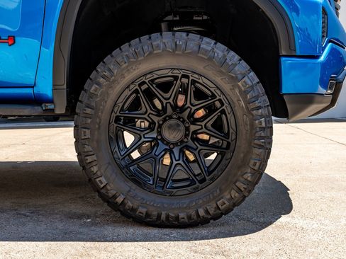 Used 2022 GMC Sierra 1500 AT4 w/ AT4 Preferred Package AWD/4WD image 11