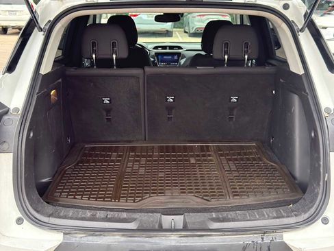Used 2022 Chevrolet TrailBlazer LT w/ Convenience Package FWD image 8