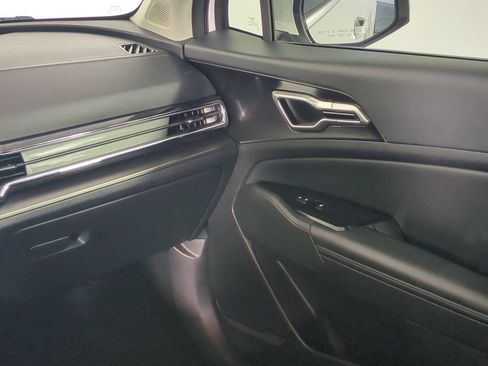 Used 2025 Kia Sportage EX FWD image 19