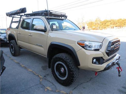 Used 2017 Toyota Tacoma TRD Off-Road w/ Tow Package (A/T) image 29