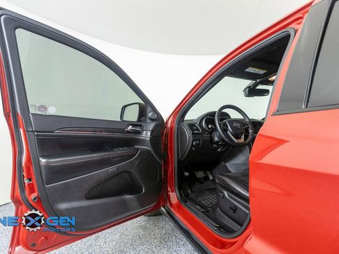 Used 2019 Jeep Grand Cherokee Trailhawk AWD/4WD image 9