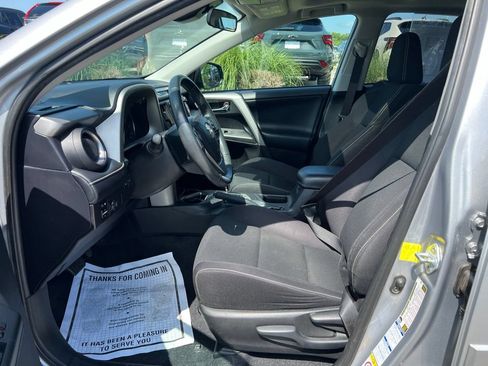 Used 2017 Toyota RAV4 XLE AWD/4WD image 6
