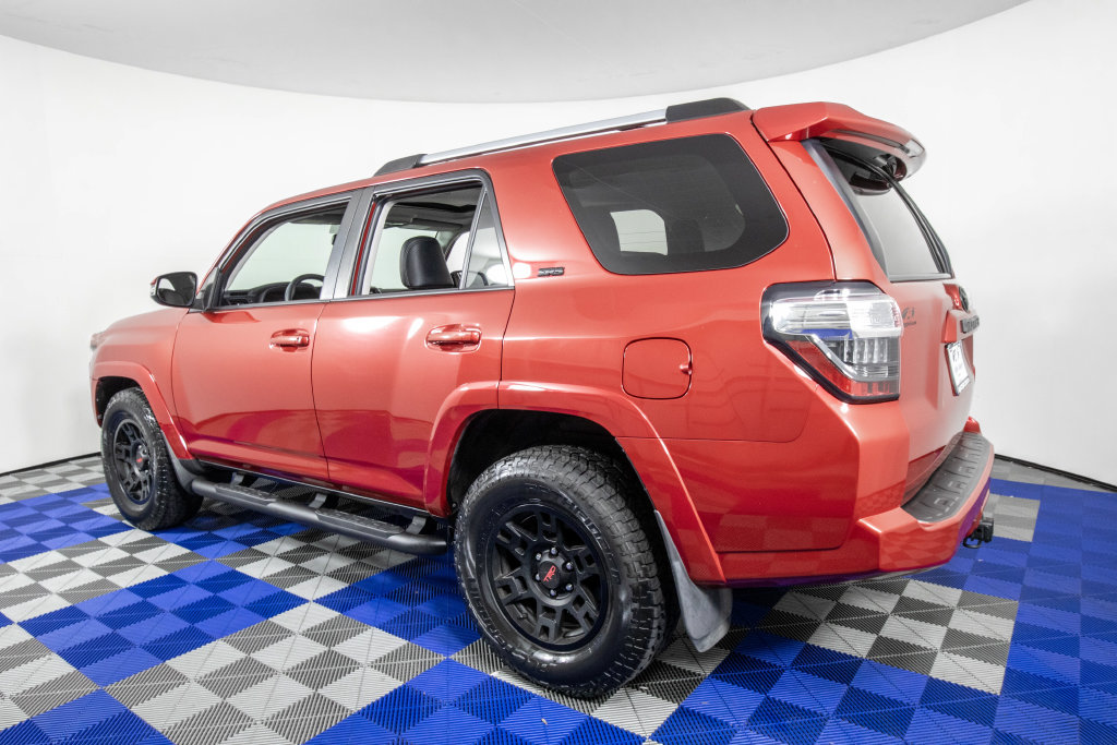 Used 2022 Toyota 4Runner SR5 Premium w/ Moonroof Package RWD image 8