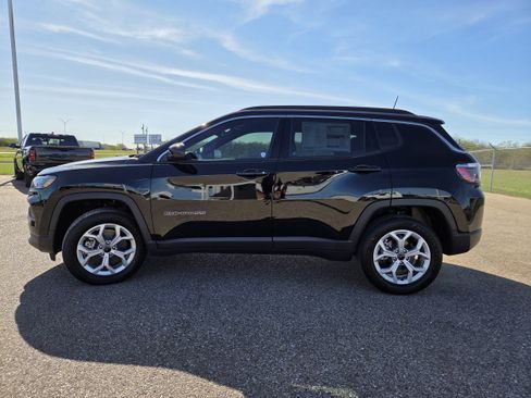 New 2026 Jeep Compass Latitude image 4