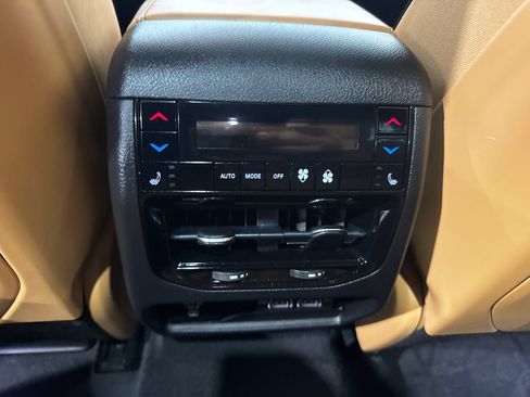 Used 2022 Jeep Grand Cherokee Summit w/ Luxury Tech Group V AWD/4WD image 40