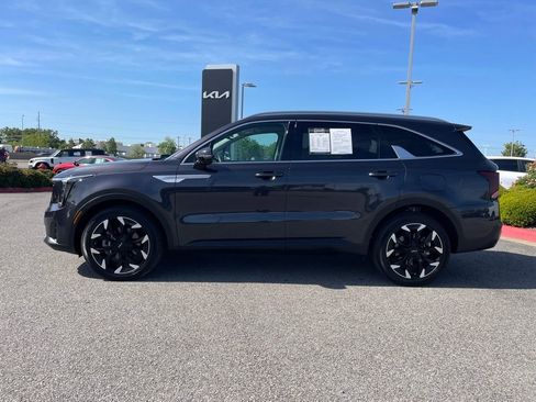 Used 2025 Kia Sorento EX w/ Panoramic Sunroof Package FWD image 4