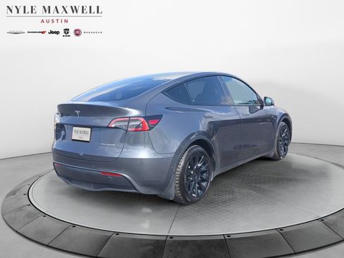 Used 2021 Tesla Model Y Long Range AWD/4WD image 16