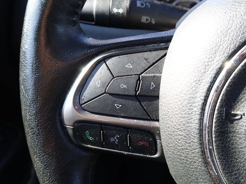 Used 2019 Jeep Renegade Limited w/ LED Lighting Group AWD/4WD image 18