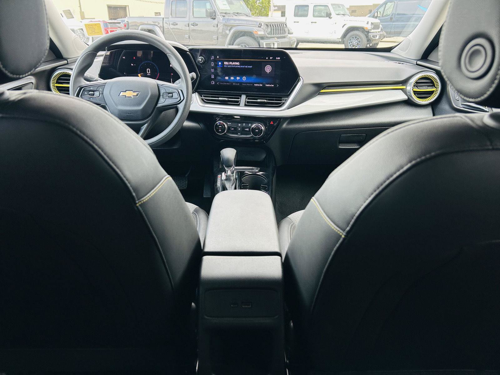Used 2025 Chevrolet Trax LT FWD image 20
