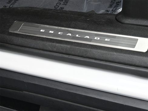 Used 2023 Cadillac Escalade ESV Sport Platinum w/ LPO, ONYX Package image 21