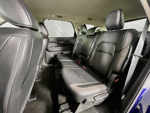 Used 2023 Nissan Pathfinder SL w/ Black Appearance Package AWD/4WD image 25