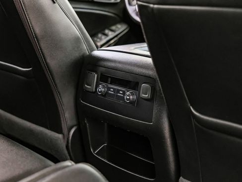 Used 2018 Chevrolet Suburban LT image 39