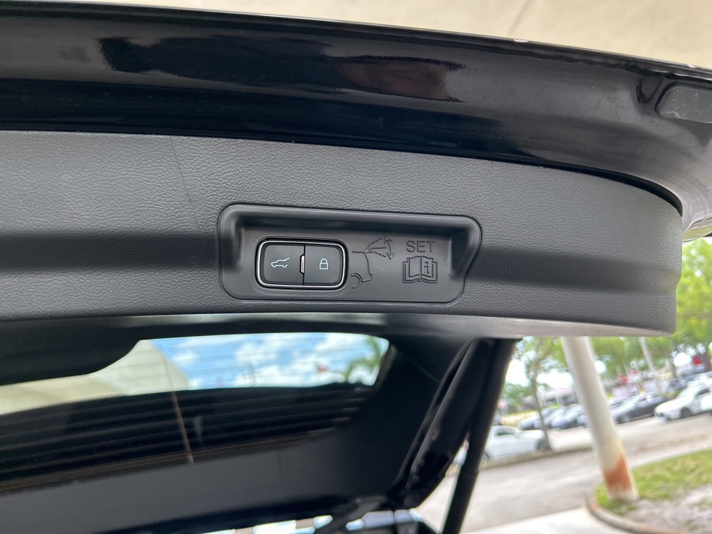 Used 2025 Ford Explorer ST-Line AWD/4WD image 32