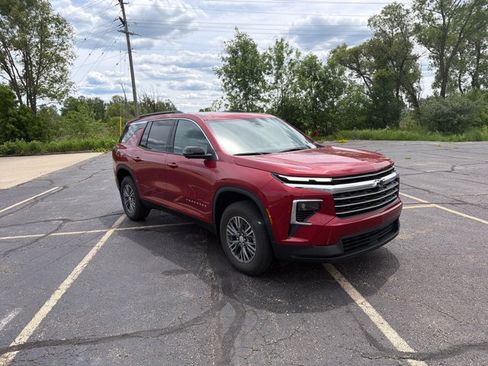 New 2026 Chevrolet Traverse LT w/ Driver Confidence Package AWD/4WD image 3