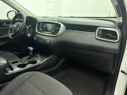 Used 2020 Kia Sorento FWD V6 image 29