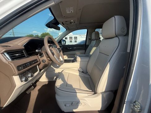 Used 2023 GMC Yukon XL Denali AWD/4WD image 12