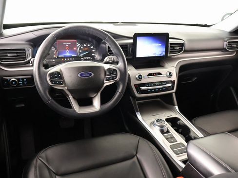 Used 2023 Ford Explorer XLT w/ Equipment Group 202A image 2