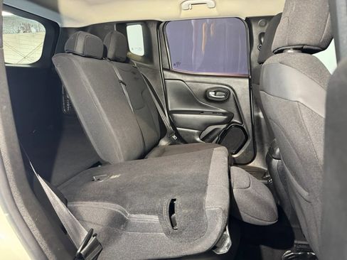 Used 2018 Jeep Renegade Altitude AWD/4WD image 27