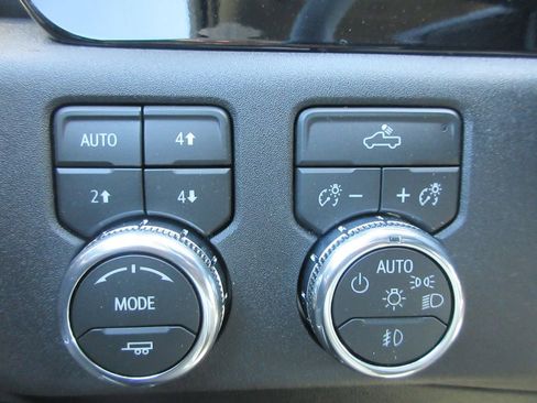 New 2026 GMC Sierra 2500 SLE w/ SLE Value Package; AWD/4WD image 17