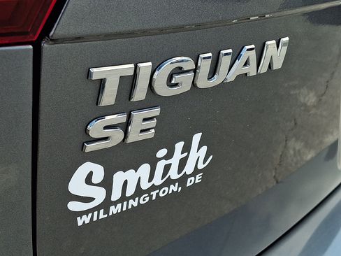 Used 2018 Volkswagen Tiguan SE AWD/4WD image 30