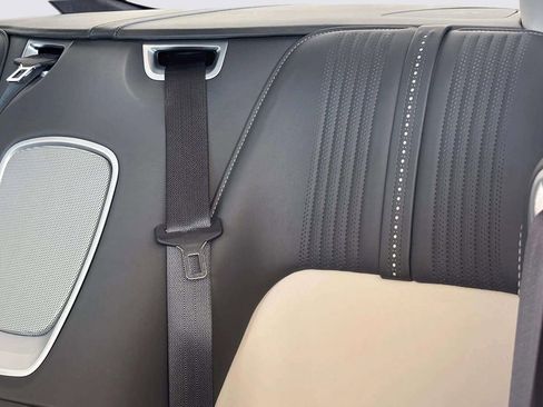 Used 2022 Aston Martin DB11 Coupe RWD image 38