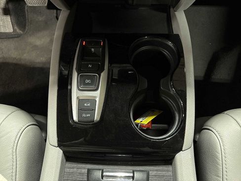 Used 2016 Honda Pilot Touring image 33