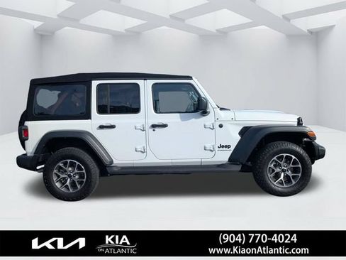 Used 2024 Jeep Wrangler Unlimited Sport AWD/4WD image 2