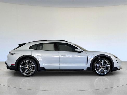 Used 2023 Porsche Taycan 4 Cross Turismo image 9
