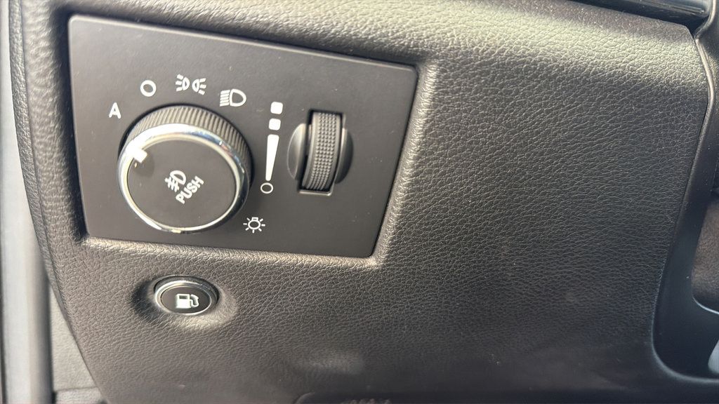 Used 2014 Jeep Grand Cherokee Overland AWD/4WD image 27