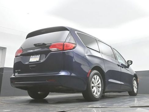 Used 2017 Chrysler Pacifica Touring w/ Tire & Wheel Group FWD image 47