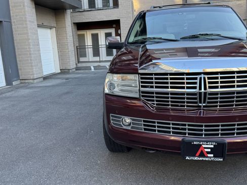 Used 2010 Lincoln Navigator 4WD image 10