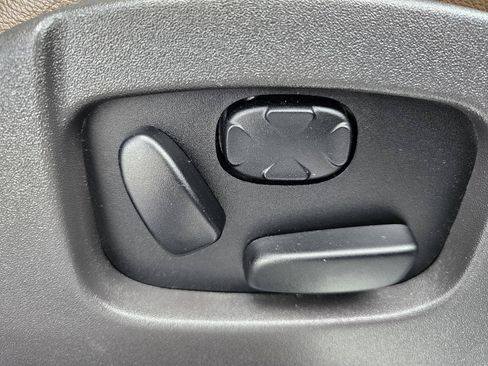Used 2014 Lincoln MKT AWD image 29
