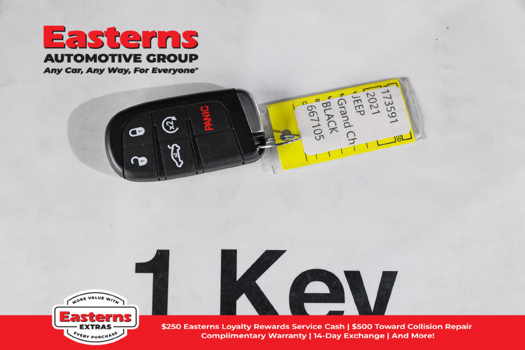 Used 2021 Jeep Grand Cherokee Laredo AWD/4WD image 27