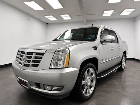 Used 2013 Cadillac Escalade EXT Luxury AWD/4WD image 2