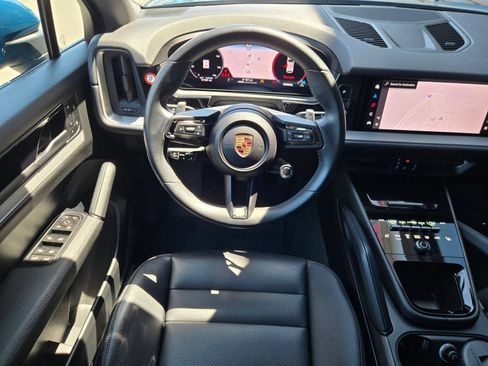 Used 2025 Porsche Cayenne w/ Premium Package AWD/4WD image 14