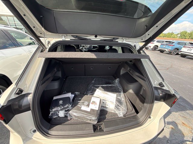 New 2026 Volkswagen Tiguan SE R-Line AWD/4WD image 12