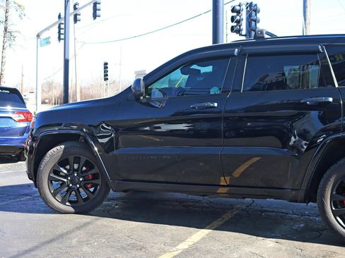 Used 2017 Jeep Grand Cherokee Altitude AWD/4WD image 14