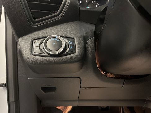 Used 2019 Ford Escape SE image 12