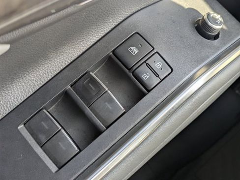 Used 2020 Toyota Highlander Limited image 25