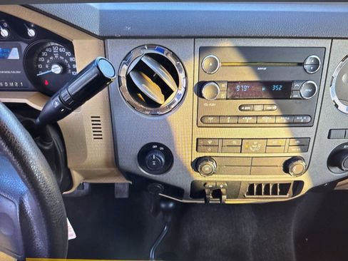 Used 2011 Ford F250 XLT w/ XLT Interior Pkg image 14