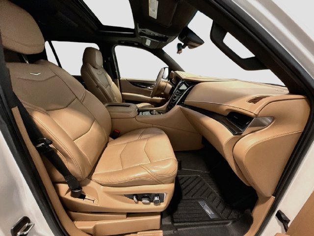 Used 2020 Cadillac Escalade Platinum AWD/4WD image 25