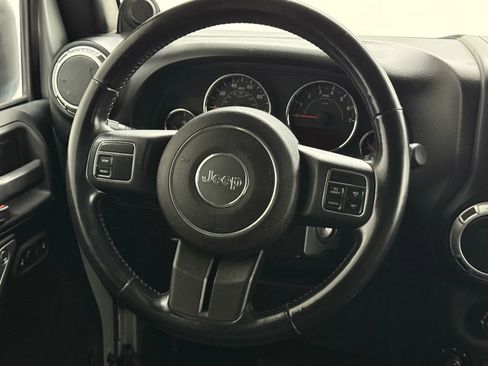 Used 2011 Jeep Wrangler Unlimited Sahara image 19