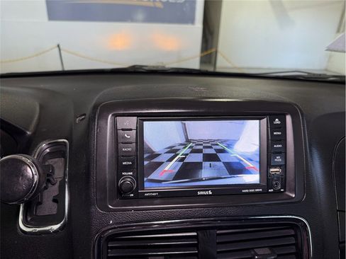 Used 2017 Dodge Grand Caravan SXT image 35