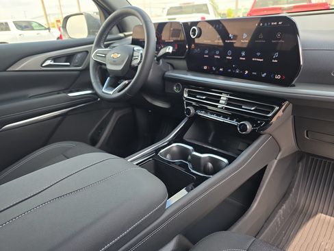 New 2026 Chevrolet Traverse LT w/ Driver Confidence Package FWD image 17