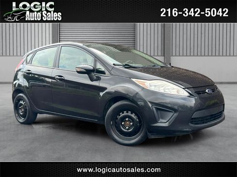Used 2013 Ford Fiesta SE FWD image 1