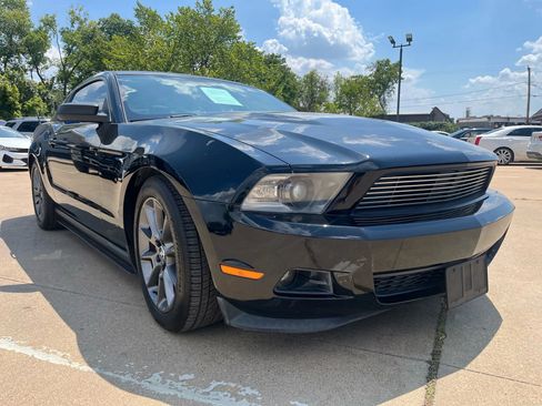 Used 2011 Ford Mustang Premium w/ 203A Rapid Spec Order Code image 5