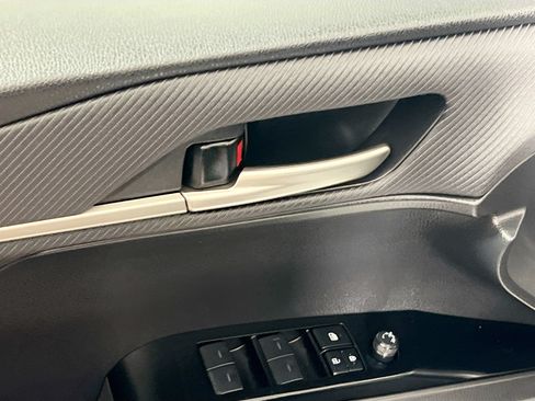 Used 2025 Toyota Camry SE FWD image 16