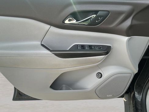 Used 2017 GMC Acadia SLT image 18