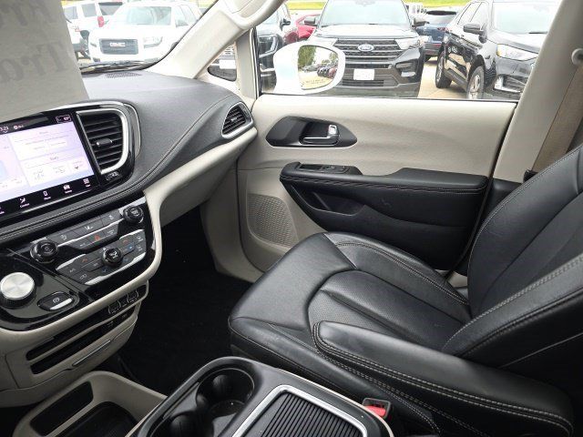 Certified 2022 Chrysler Pacifica Touring-L AWD/4WD image 23